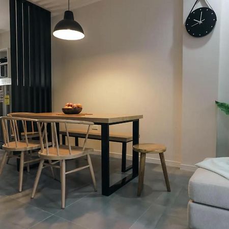 Two Bedroom Residential Home With Own Parking 安吉利斯 外观 照片