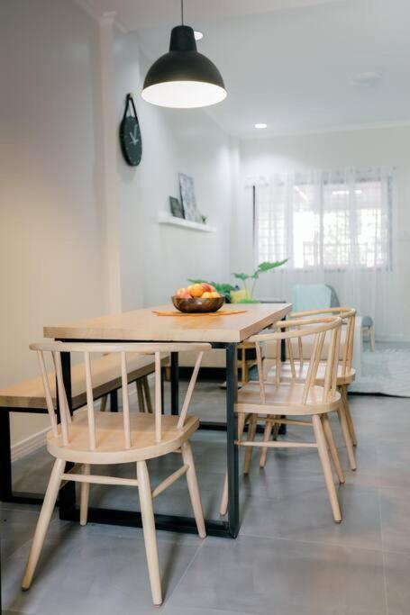 Two Bedroom Residential Home With Own Parking 安吉利斯 外观 照片
